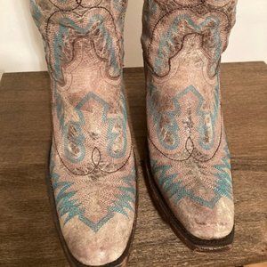 Corral size 9M Womens leather cowboy boots